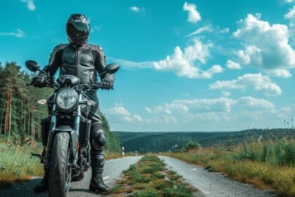 Les 10 règles d’or pour une conduite sécurisée à moto : protégez-vous et vivez l’aventure à fond !