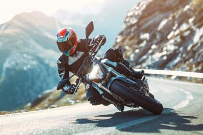 Les règles d’or pour une conduite en moto en toute sécurité sur les routes de montagne